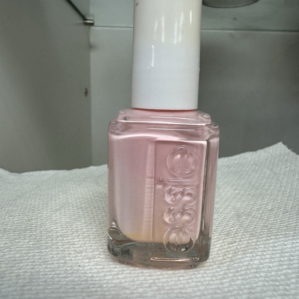 Essie 348 Fiji .46oz/13.5ml Light pink Nail Polish New Without Box